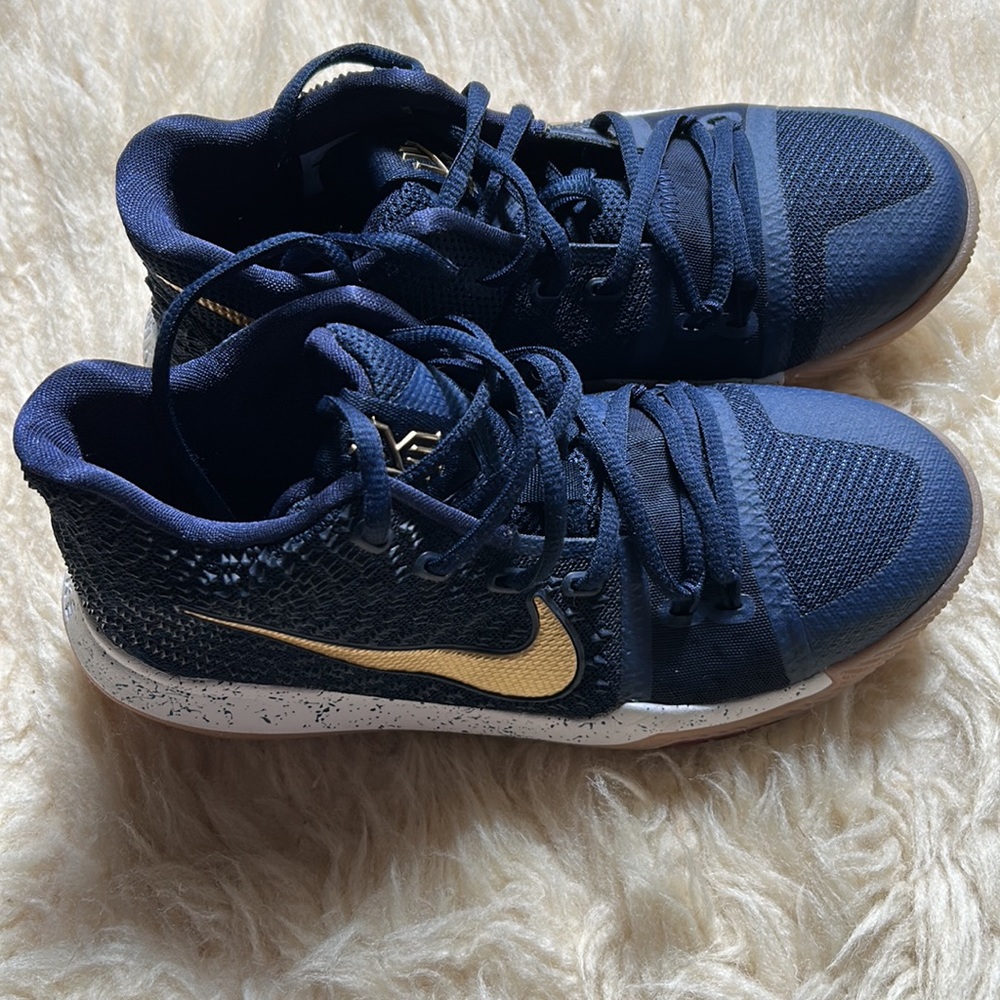 Nike Kylie 3 GS Obsidian Youth 5 . High top Sneakers metallic gold insig…